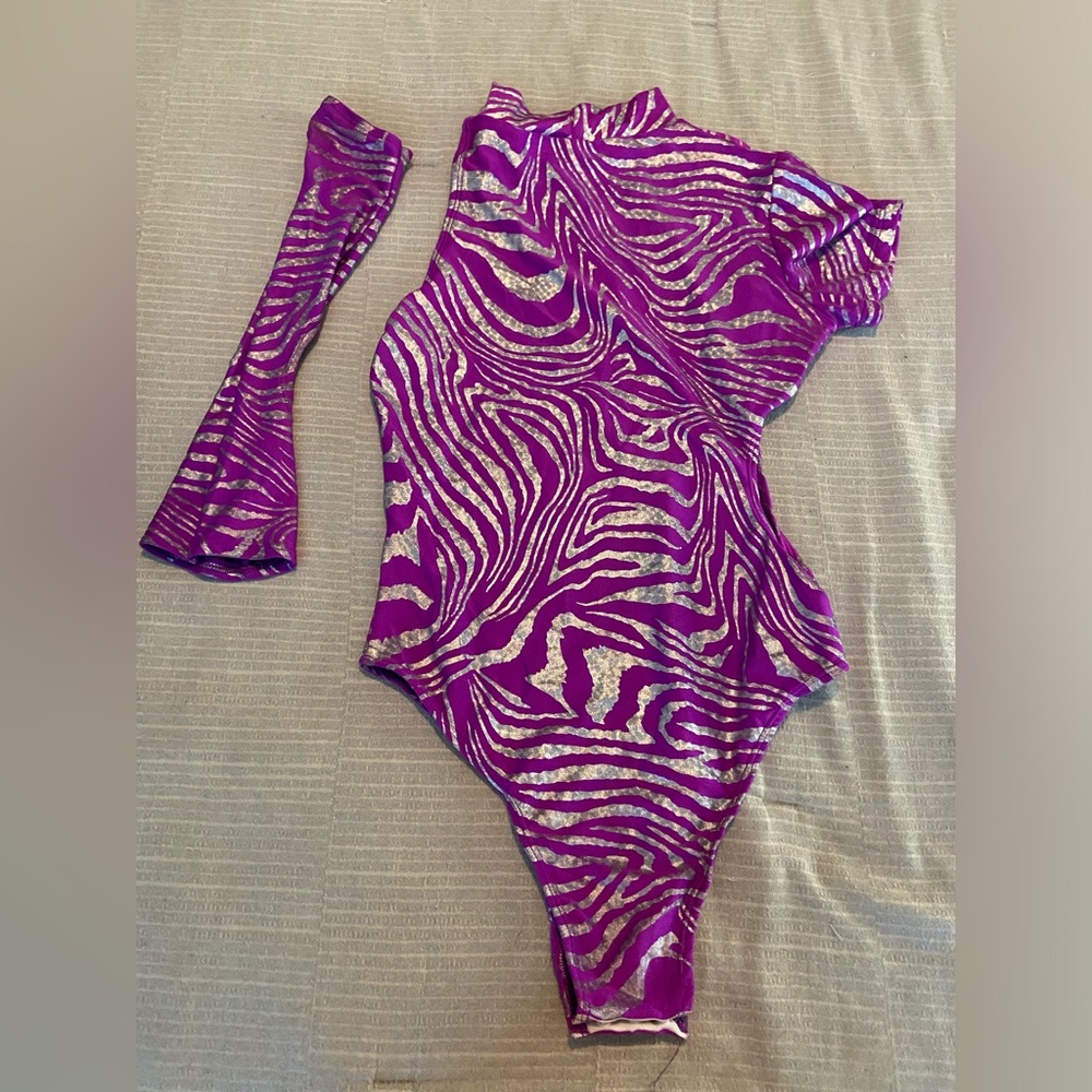 Tasteful girl rave outfit !